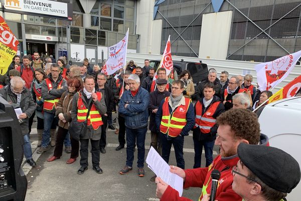 Une grosse centaine de personnes se sont rassemblées à la gare sud de Nantes ce jeudi 26 décembre.