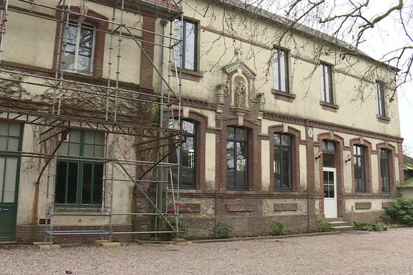 L'ancien pensionnat de jeunes filles à Asnières (Eure).