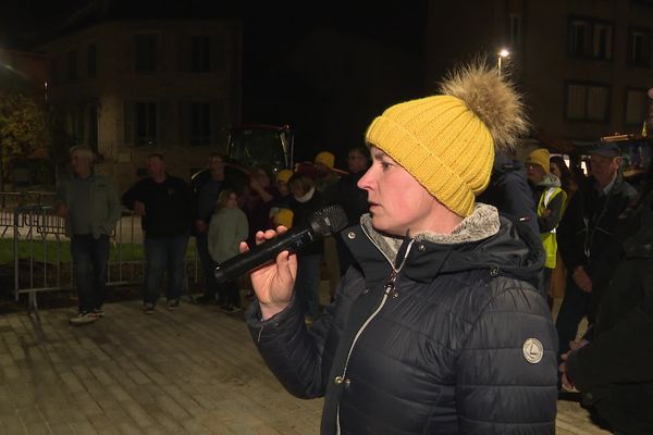 Les adhérents de la Coordination rurale de la Corrèze ont manifesté devant les portes de la préfecture, ce jeudi 7 novembre au soir.