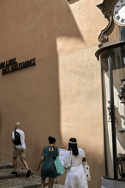 L'histoire de la maison Gadagne remonte au début du XVIe siècle avec l’arrivée sur les bords de Saône d’une famille d’italiens du Piémont, les Pierrevive, des marchands d’épices...