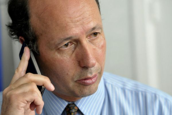 Louis Giscard d'Estaing, maire de Chamalières dans le Puy-de-Dôme, éjecté de son siège à l'Assemblée Nationale après sa défaite en juin 2012 contre la candidate EELV, Danièle Auroi, pourrait retrouver le palais Bourbon en faisant un détour par l'Amérique du Nord.