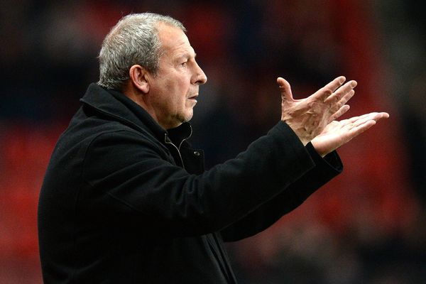 La soupe à la grimace pour le nouvel entraîneur du Stade rennais Rolland Courbis