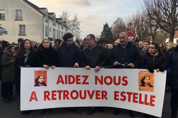 Une manifestation en hommage à Estelle Mouzin, disparue en 2003, à Guermantes, en Seine-et-Marne, le 13 janvier 2018.