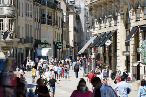 Les commerces ne pourront plus laisser leurs portes ouvertes avec la climatisation.