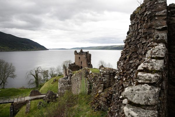 Le charme des ciels gris... ici en Écosse au château de Urquhart au bord du Loch Ness