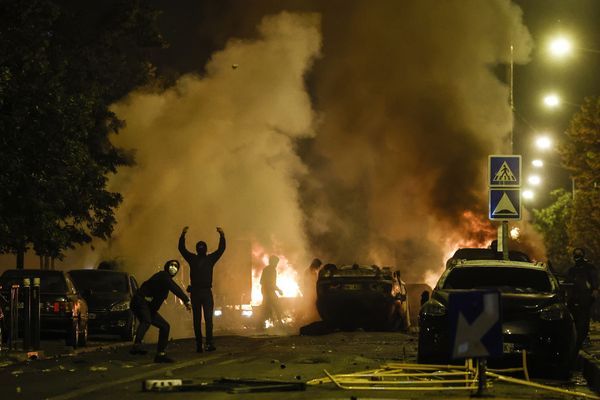 Deux jours après la mort de Nahel, tué par un policier à Nanterre, de nouveaux incidents ont éclaté dans la nuit de mercredi à jeudi à Rouen, Evreux, Alençon ou encore dans l'agglomération caennaise. Une personne a été interpellée à Caen.