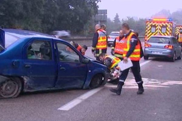 Les trois voitures ont été projetées à plusieurs centaines de mètres les unes des autres.