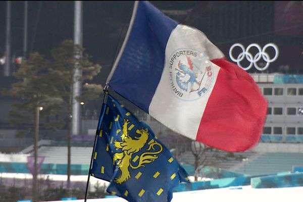 Le drapeau Franc-Comtois bien présent au sein du public olympique
Image Franck Menestret