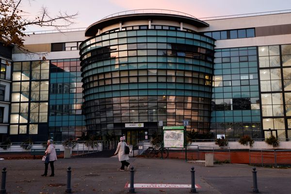 L'entrée de l'hôpital René-Dubois à Pontoise