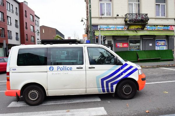 Une voiture de police à Molenbeek, ce samedi.