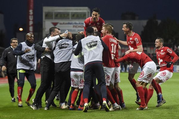 La joie des Brestois après un but marqué contre Niort