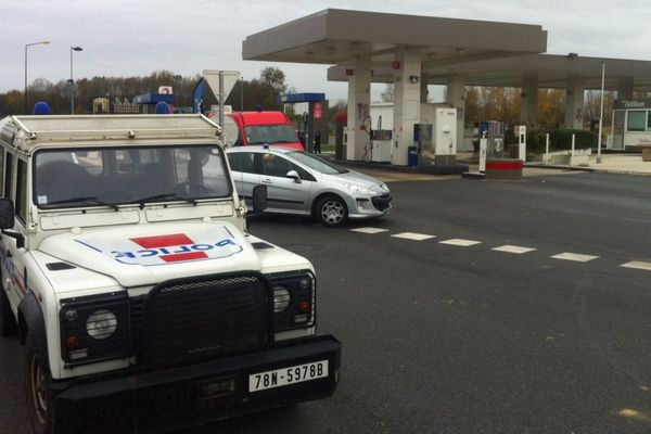 Des traces du tigre recherché depuis jeudi matin en Seine-et-Marne ont été repérées autour d'une aire de l'autoroute A4, dans le sens Paris-Province.