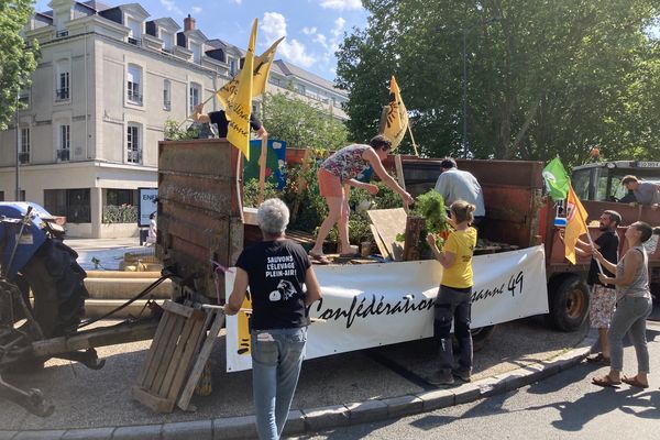 Des agriculteurs se sont à nouveau rassemblés à Angers pour alerter sur les retards de versement des aides de la PAC.