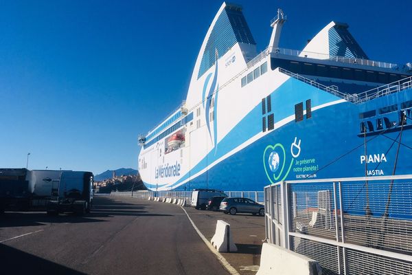 Un des bateaux La Méridionale au port de Bastia, jeudi 14 février 2019.