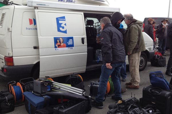 Les équipes de F3 Poitou-Charentes avant l'embarquement pour l'Île d'Aix (17)