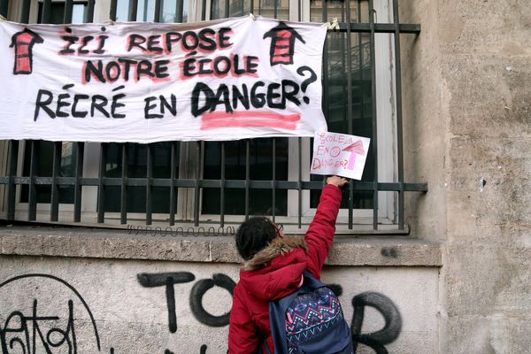 Enseignants, parents et élèves : tous inquiets de l'insalubrité des écoles marseillaises.