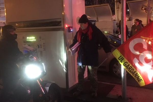 Des militants CGT occupent en ce moment le péage du tunnel Prado-Carénage