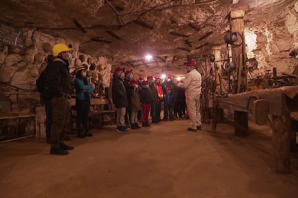 Se déconfiner à près de 80 mètres sous terre.