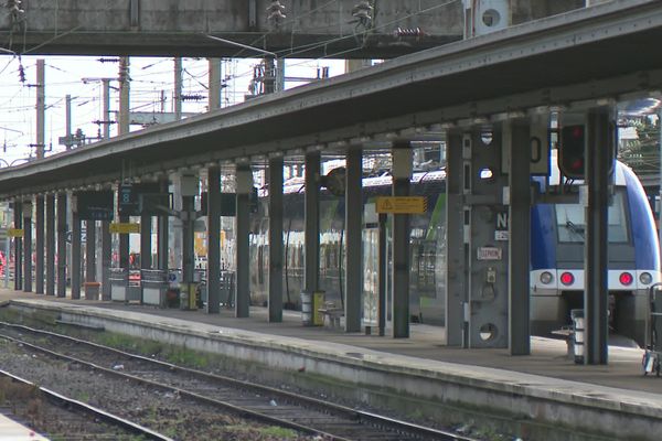 Un TER en gare d'Amiens