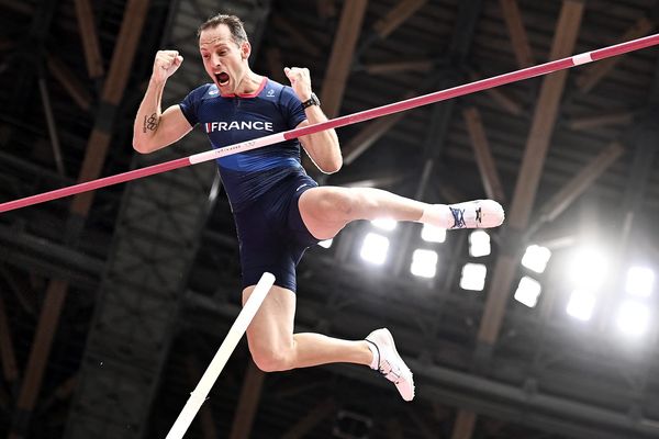 Le 31 juillet 2021, après un début de qualifications quelque peu laborieux et plusieurs échecs, Renaud Lavillenie a passé 5,75 m dès le premier essai. Un saut qui lui offre une chance d'aller se battre pour une troisième médaille olympique en 3 participations. 