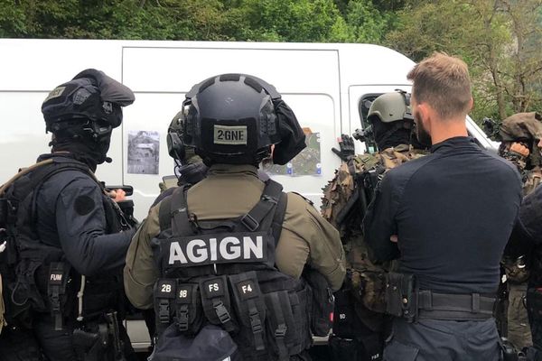 Le GIGN s'est rendu à Saint-Étienne-le-Laus, un petit village situé à une vingtaine de kilomètres au sud-est de Gap (Hautes-Alpes).