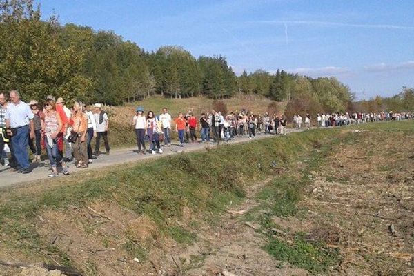 Une marche en silence et sans banderole