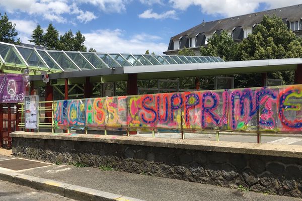 L'école Roger Cerclier de Guéret toujours occupée par des parents. 