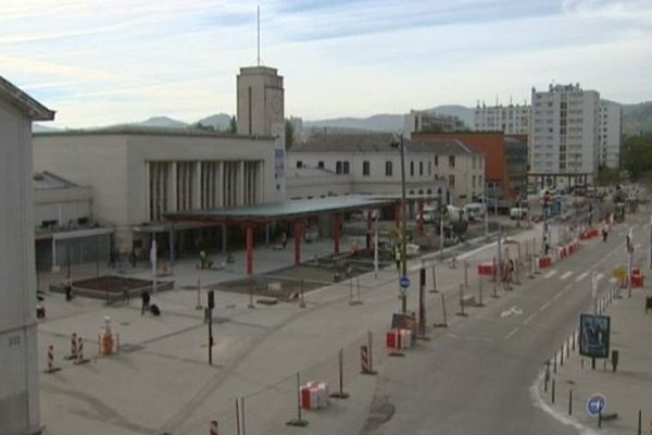 les travaux ont bien progressé devant la gare de Clermont-Ferrand (Image C.Jouvante)