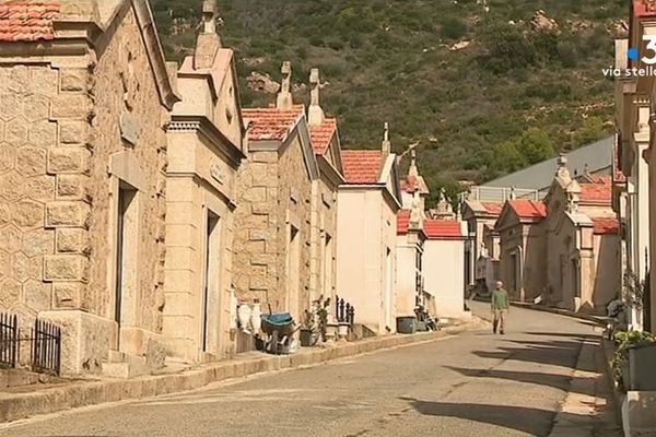 Le cimetière marin d'Ajaccio date du XIXe siècle.