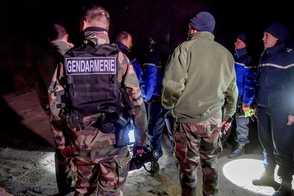 Illustration d'une opération de la gendarmerie à Oye-Plage, entre Calais et Gravelines.