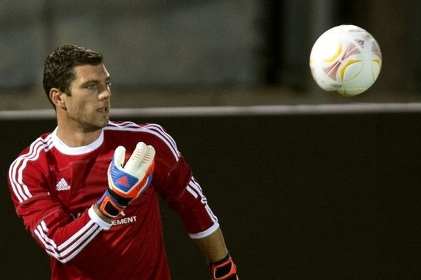 Rémy Vercoutre, gardien de but de l'OL, en octobre 2012.