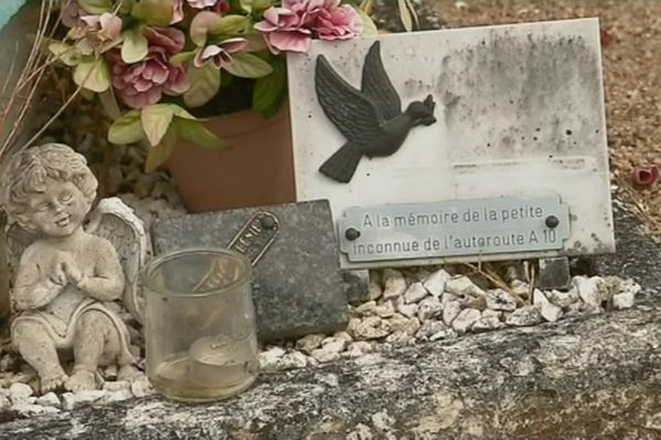 La Tombe d'Inas Touloub, la petite martyre de l'A10 - Suèvres (Loir-et-Cher)