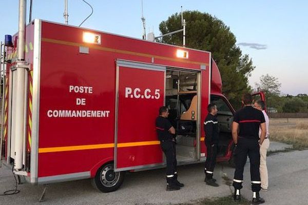 Le poste de commandement de l'incendie de Junas.