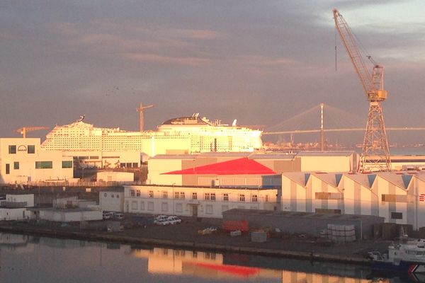 Le port de Saint-Nazaire et les chantiers STX