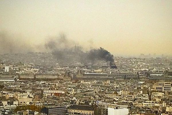 Un violent incendie s'est déclaré dans un immeuble en chantier situé rue du 4 septembre, à Paris (2e arrondissement)