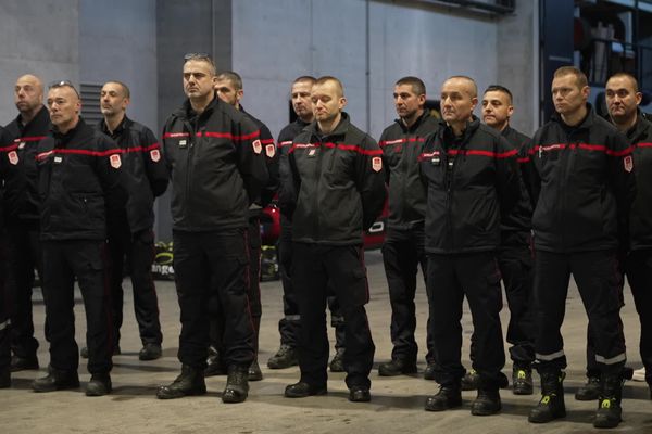 Plusieurs dizaines de pompiers sont partis ce matin d'Annecy pour rejoindre l'île de Mayotte, dévastée par un cyclone.