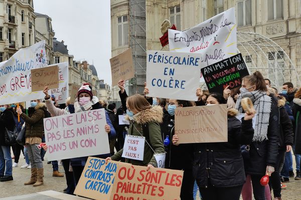 Les animateurs du périscolaire en grève à Reims, le 14 décembre 2021.