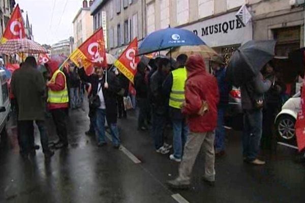 Des salariés d'Albany ont manifesté devant les locaux du Medef à Limoges