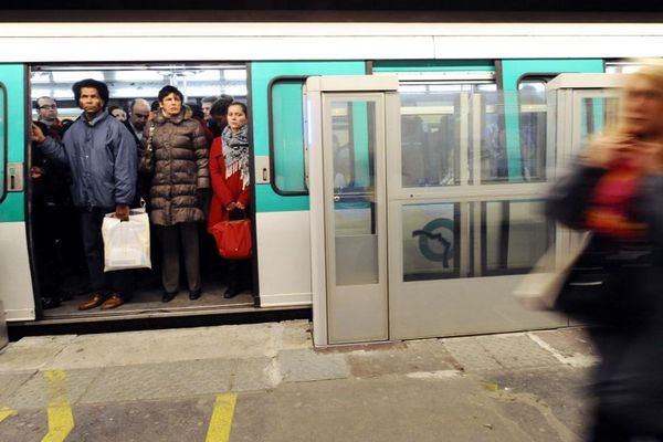 Un train est tombé en panne à la station Montparnasse-Bienvenüe sur la ligne 13.