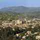 Saint-Maximin-la-Sainte-Baume, Var : le corps d'un homme a été retrouvé sur un chemin de terre, dans le coffre d'une voiture.