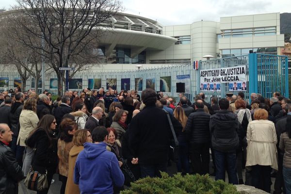 Rassemblement devant le Conseil départemental de la Haute-Corse, à Bastia, le 23 mars 2016.