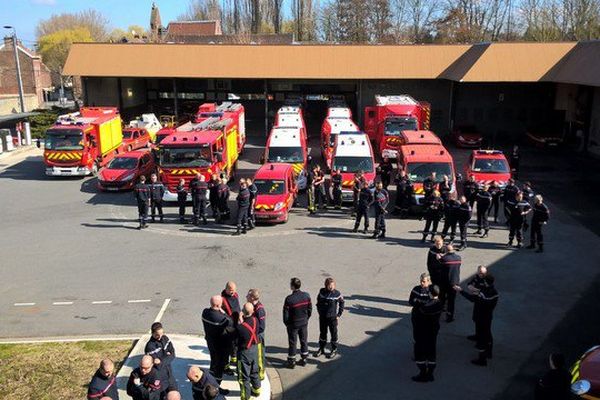 40 véhicules et 72 hommes des secours du Nord sont prêts à partir renforcer leurs homologues belges suite aux attentats de Bruxelles 