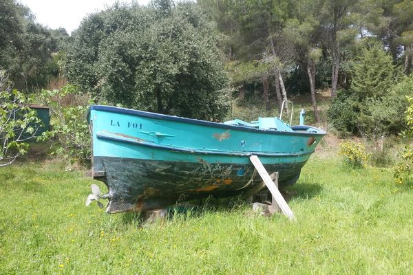 "La Foi", un bateau de pêcheur rebaptisé "Pépito", en cours de restauration au CFA d'Arches dans les Vosges 