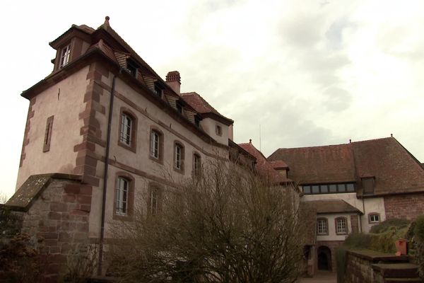 Le château de La Petite-Pierre abrite le siège de la Maison du parc depuis 1975. Il vient d'être rénové.