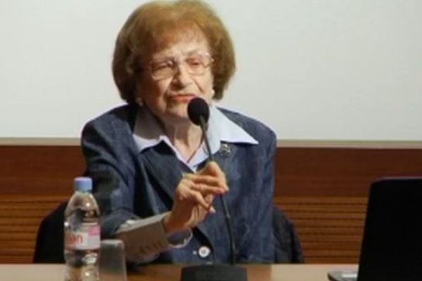 Odette Spingarn en conférence ( document Mémorial de la Shoah)