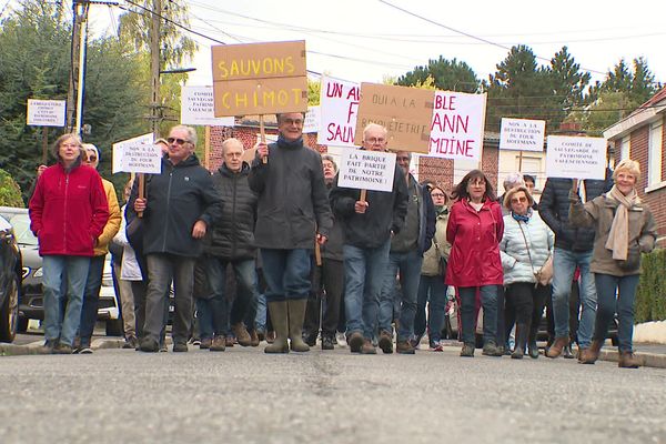 Ce samedi 12 octobre, une cinquantaine de personnes se sont mobilisées pour lutter pour la sauvegarde de la briqueterie Chimot de Marly.