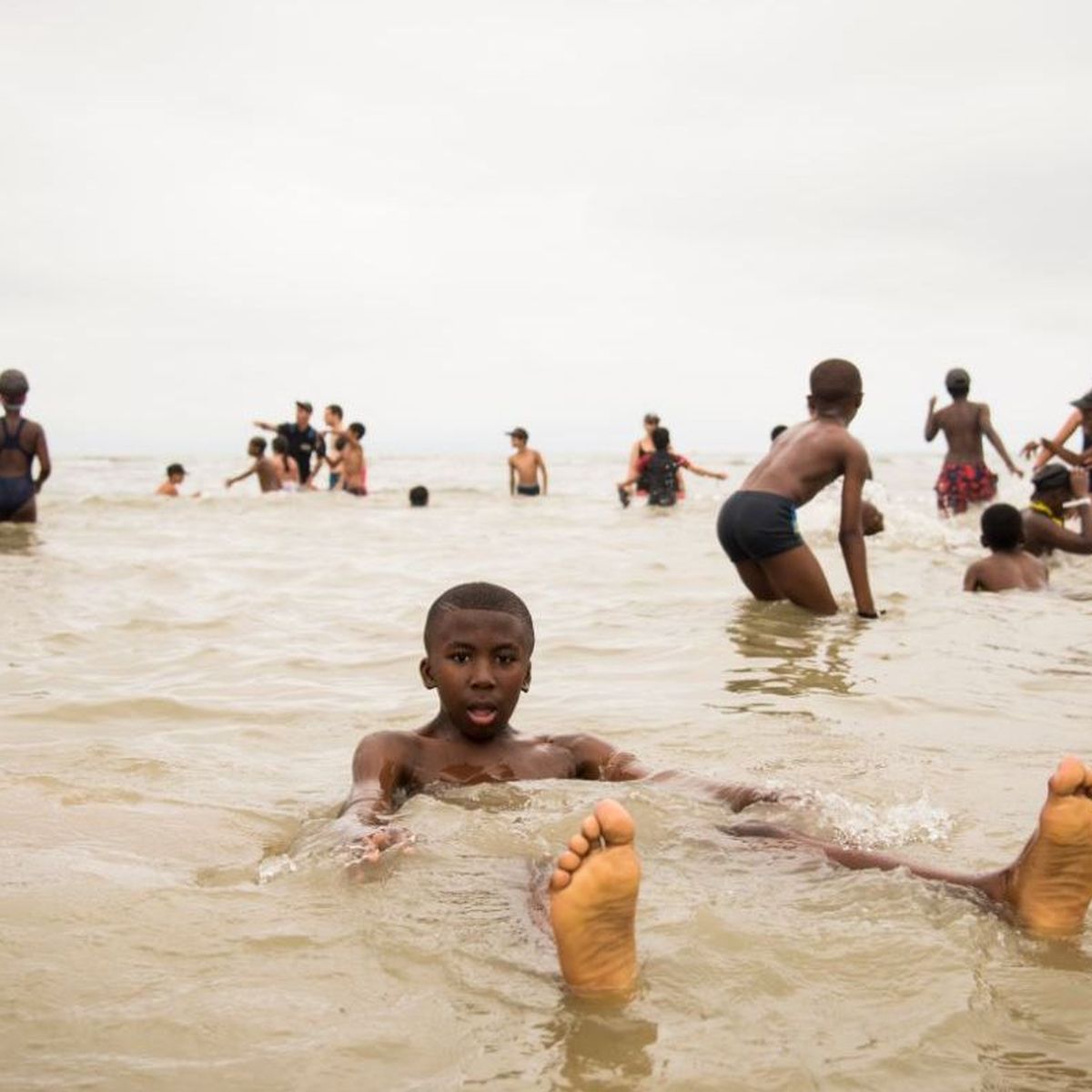 5 000 enfants oubliés des vacances profitent de la plage de