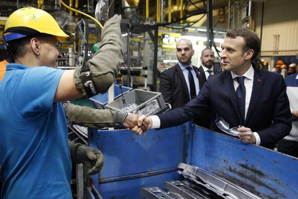 Emmanuel Macron à Toyota Onnaing. 