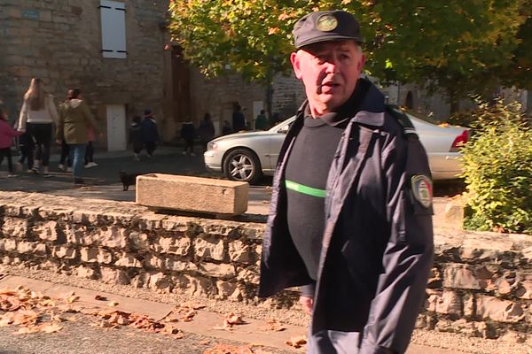 Eric Babec garde champêtre depuis plus de 30 ans dans la commuen de saint-Georges-de-Luzençon dans l'Aveyron. Ils sont aujourd'hui moins de 1000 en France.