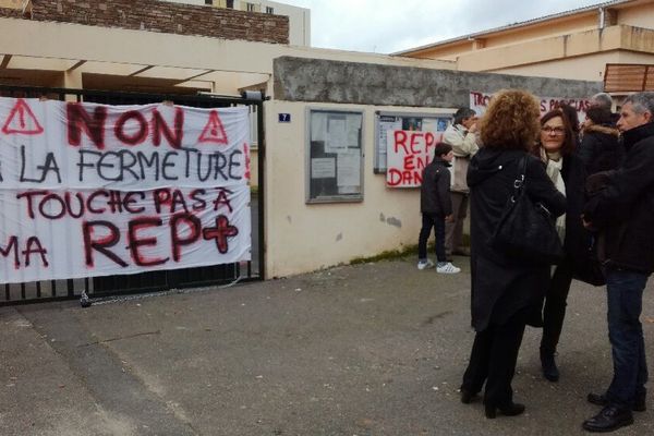 Les parents d'élèves dénoncent la suppression d'un poste